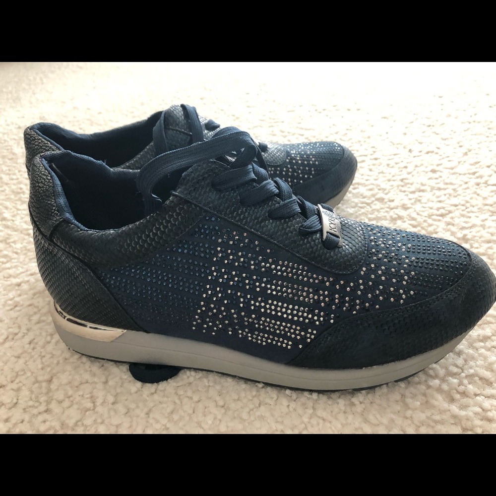 Sneakers - Picture 4 of 4